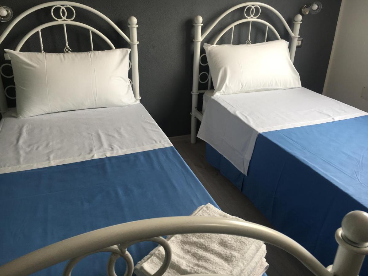 B&B Il Pomo d'oro - DAILY HYGIENIZED Assemini Esterno foto